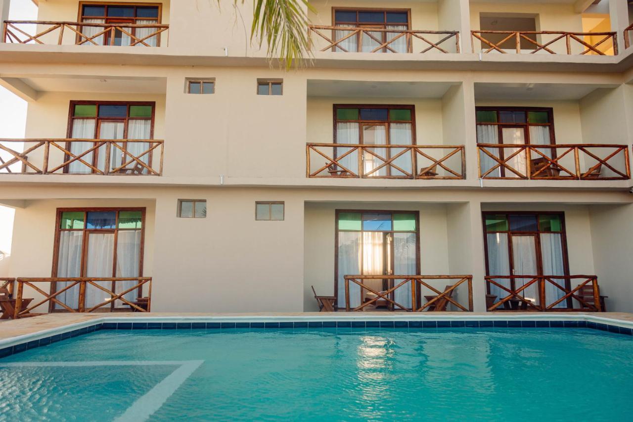 Ocean Breeze Hotel Nungwi Bagian luar foto