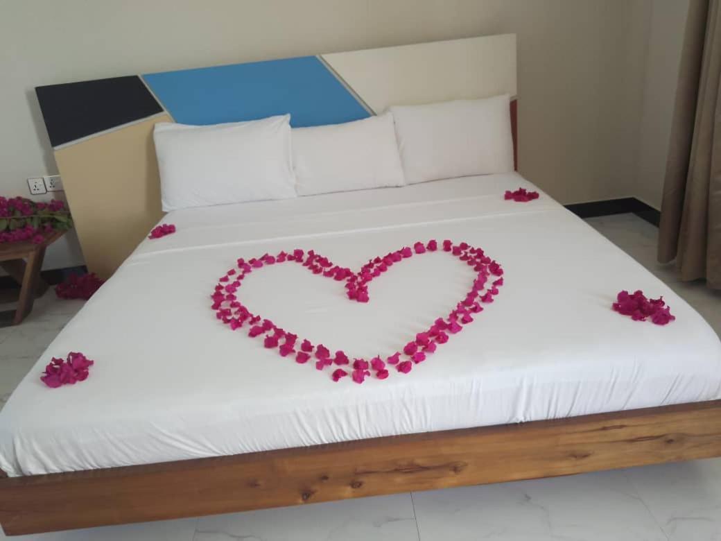 Ocean Breeze Hotel Nungwi Bagian luar foto